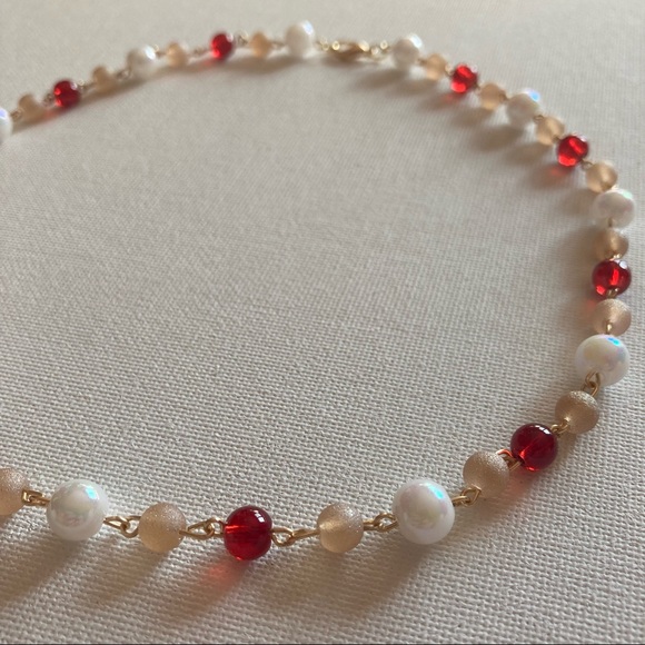 ♡ Handmade Snow White inspired necklace made w glass beads, pearls & gold wire - Picture 2 of 2